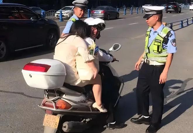 ag真人国际·(中国)官方网站除了戴头盔电动车上路要满足“3证1险”要求还有这3(图6)